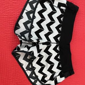 Lululemon Chevron running shorts RARE